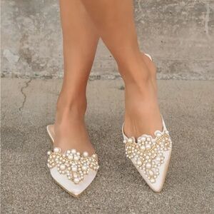 Lulus Flora Ivory Satin Pearl Embroidered Pointed-Toe Flats
NWT W8 SOLD OUT
